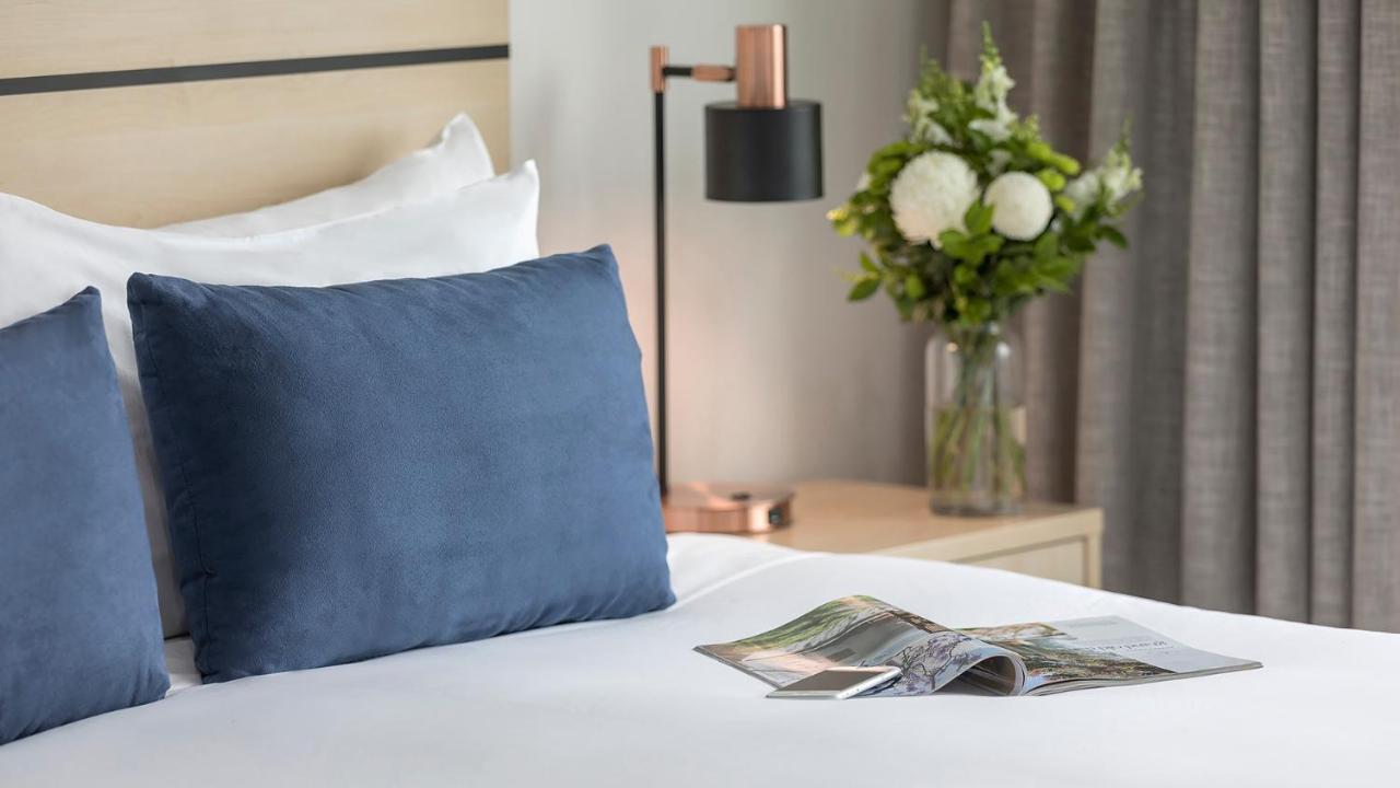 Oaks Adelaide Embassy Suites Экстерьер фото
