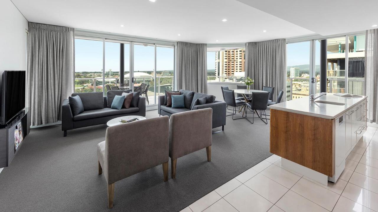 Oaks Adelaide Embassy Suites Экстерьер фото
