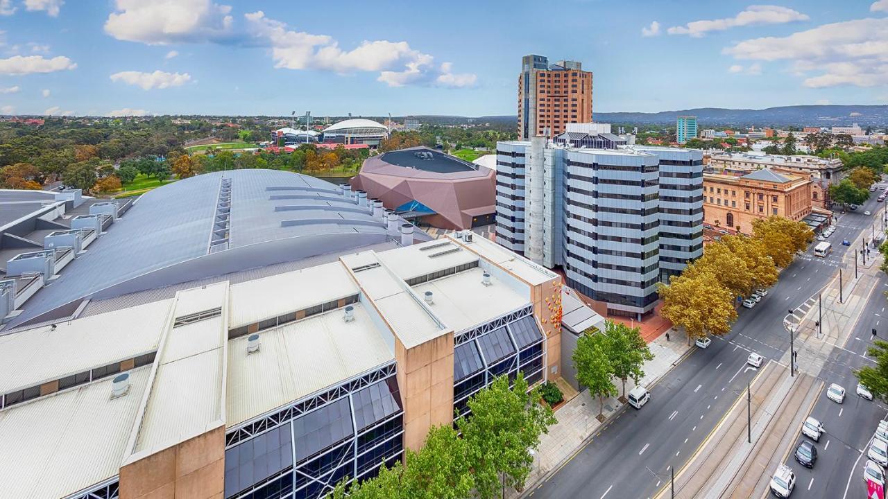 Oaks Adelaide Embassy Suites Экстерьер фото