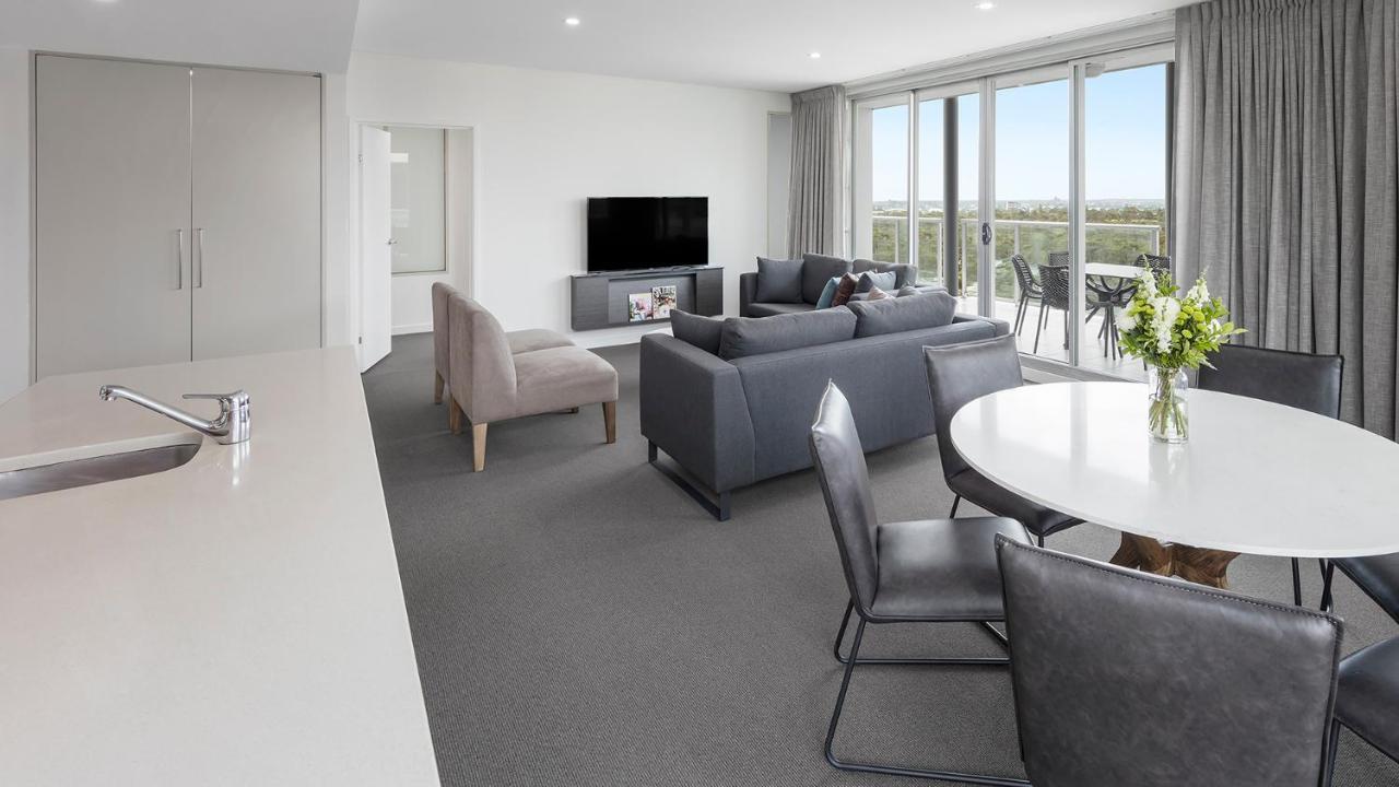 Oaks Adelaide Embassy Suites Экстерьер фото
