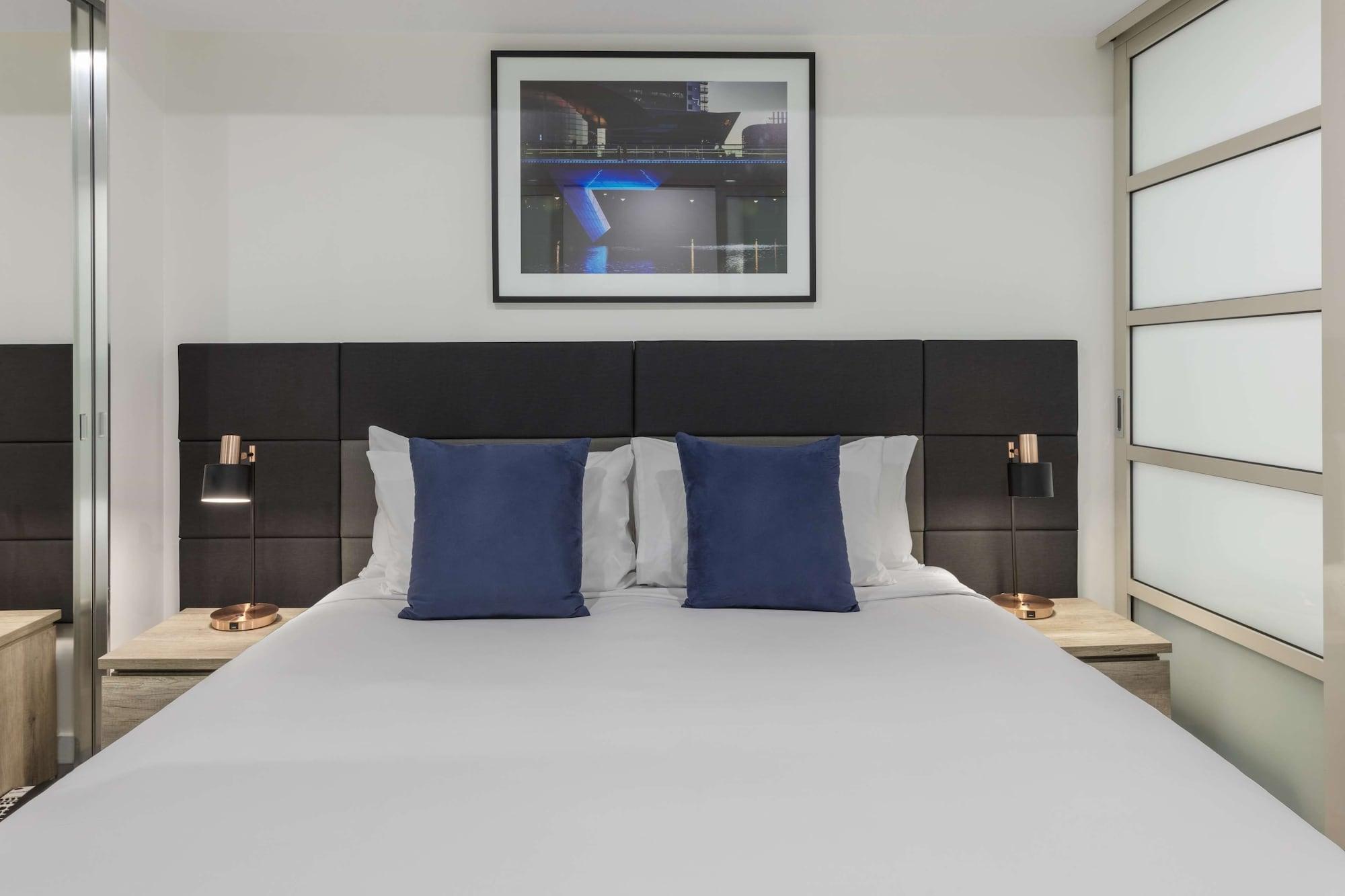 Oaks Adelaide Embassy Suites Экстерьер фото