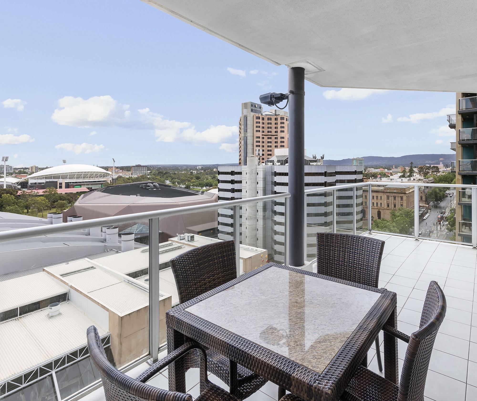 Oaks Adelaide Embassy Suites Экстерьер фото