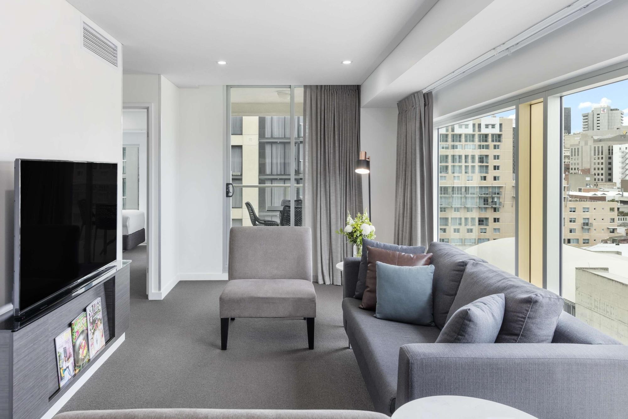 Oaks Adelaide Embassy Suites Экстерьер фото