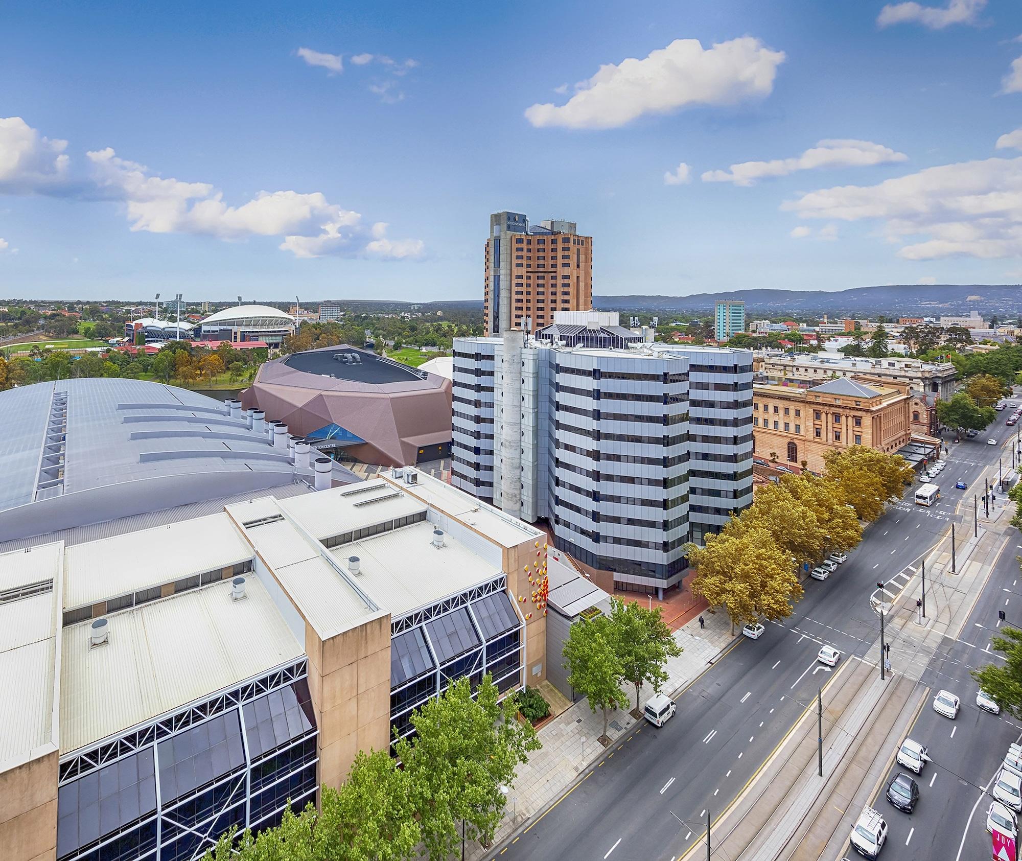 Oaks Adelaide Embassy Suites Экстерьер фото