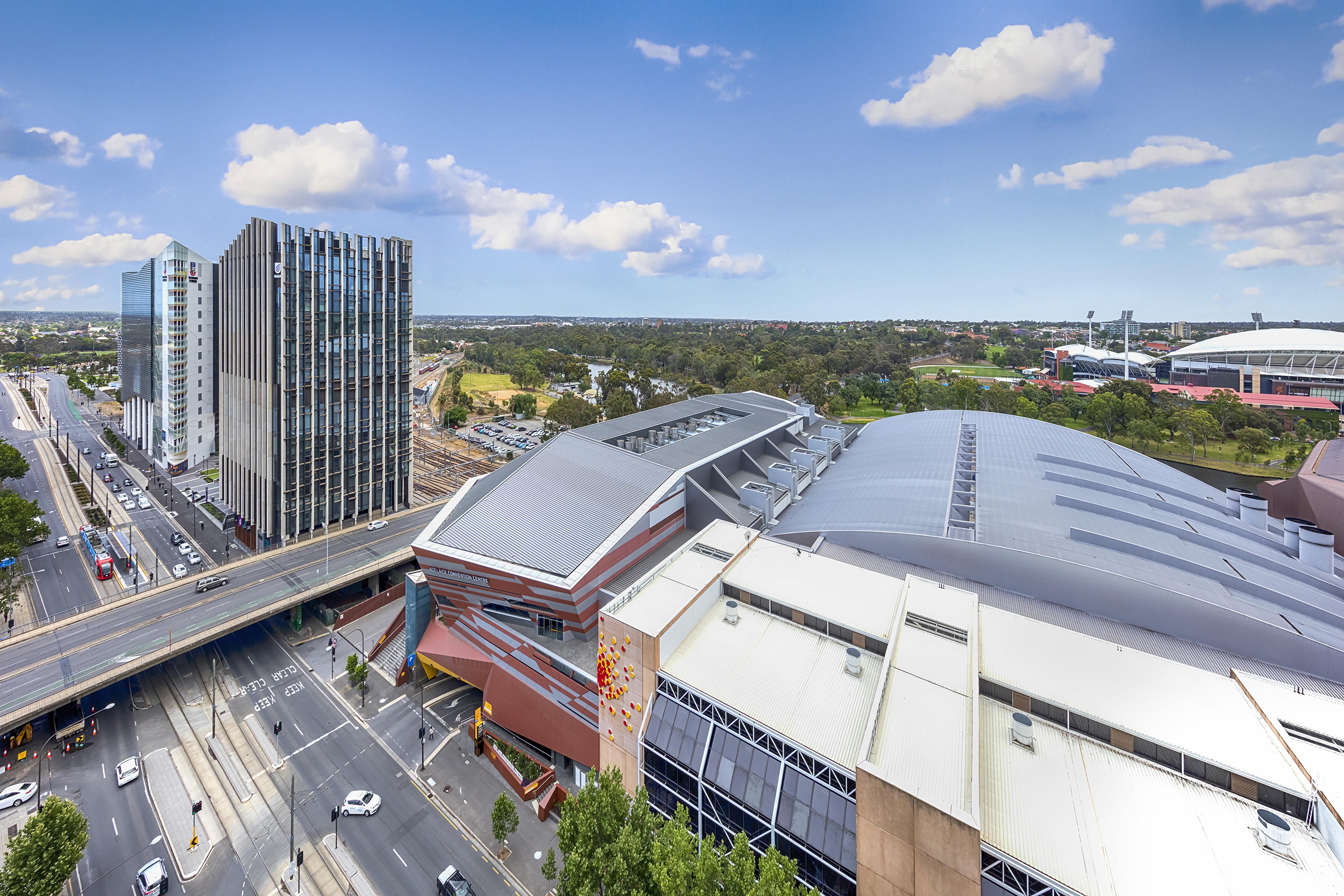 Oaks Adelaide Embassy Suites Экстерьер фото