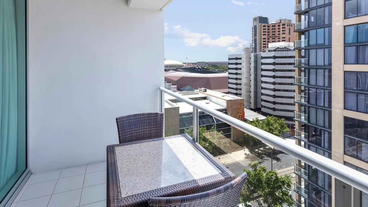 Oaks Adelaide Embassy Suites Экстерьер фото