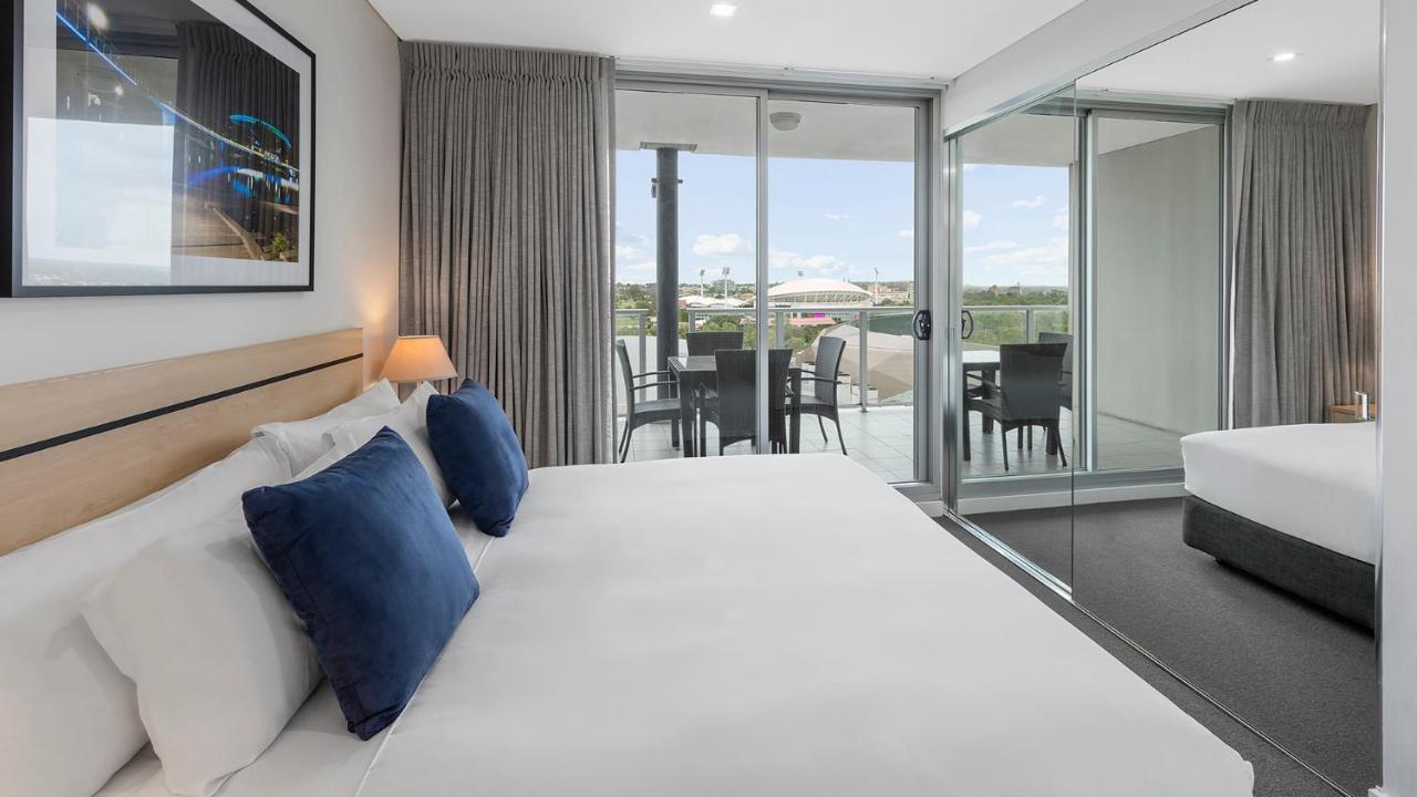 Oaks Adelaide Embassy Suites Экстерьер фото