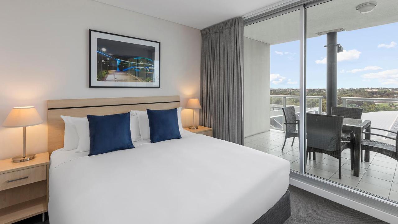 Oaks Adelaide Embassy Suites Экстерьер фото