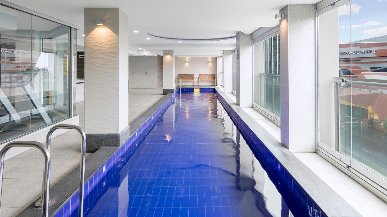 Oaks Adelaide Embassy Suites Экстерьер фото