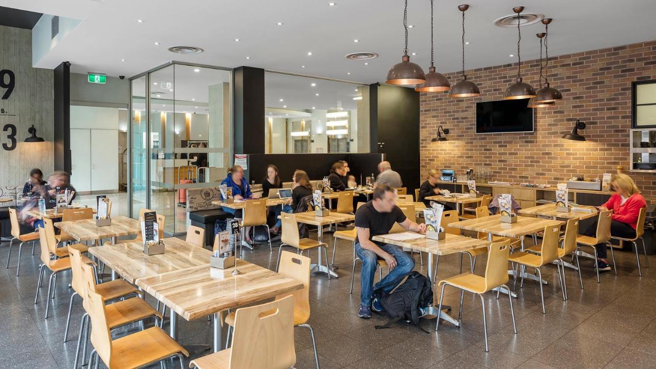 Oaks Adelaide Embassy Suites Экстерьер фото